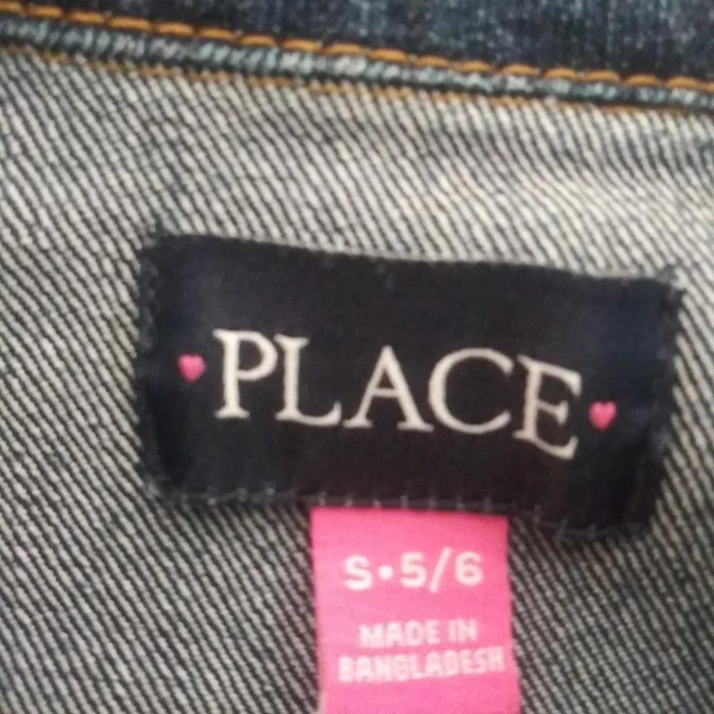 The Children's Place girls size 5/6 dark blue wash jean jacket